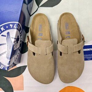 NWT Birkenstock Boston taupe suede mule clogs